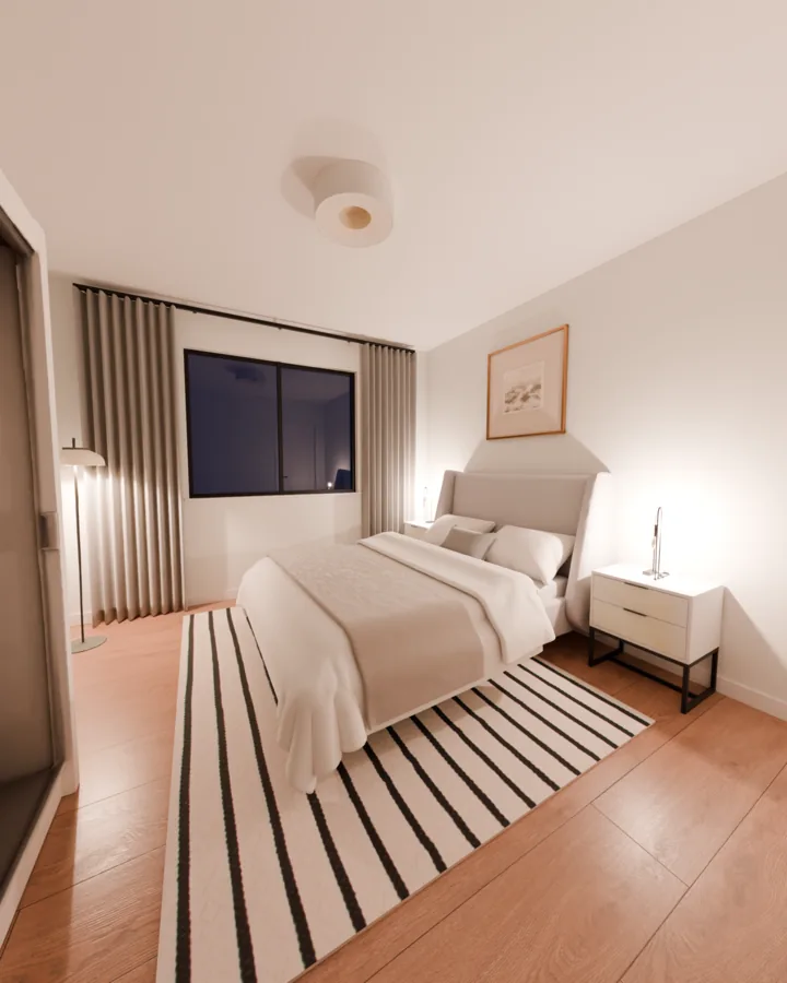 Quarto de casal moderno à noite, com cama estofada de cabeceira lisa, dois criados-mudos brancos com pés pretos e abajures, quadro acima da cama, plafon branco no teto, cortina cinza de parede a parede, luminária de piso e tapete listrado em preto e branco